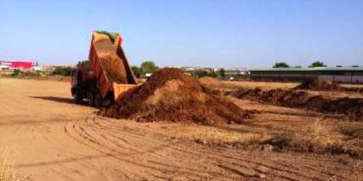 Agricultores de Chiloeches denuncian que se ha tirado tierra del incendio en sus parcelas