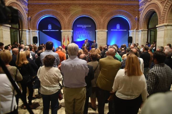 José Manuel Latre reconoce la gran labor de todos los alcaldes y concejales al servicio de la provincia