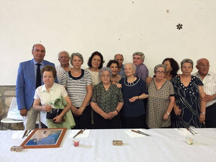 El presidente de la Diputación participa en el homenaje a una vecina de El Recuenco por su 100 cumpleaños