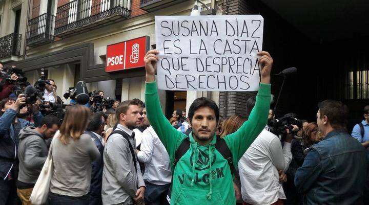 Simpatizantes de Podemos e IU se infiltran entre los concentrados de Ferraz