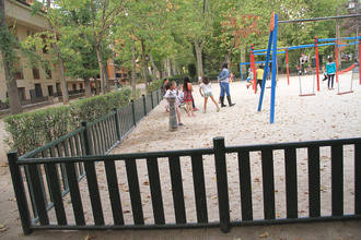 Sigüenza mejora el área de juegos infantiles del Parque de la Alameda