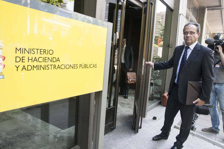 Los sindicatos decepcionados con el consejero de Page por su postura : ajo y agua para los empleados públicos