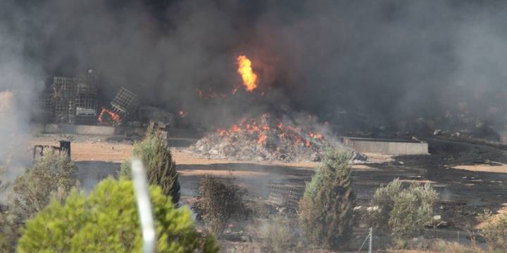 La Junta, acusada de actuar indebidamente ante los vertidos tóxicos que provocaron el incendio en Chiloeches