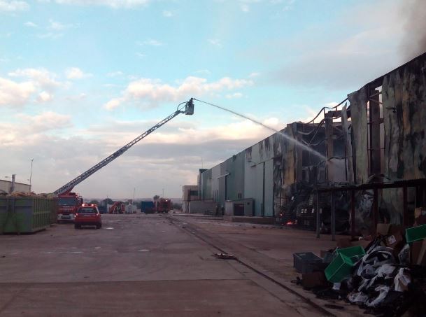 Otro incendio industrial en Chiloeches: Ahora, una planta de tratamiento de pan