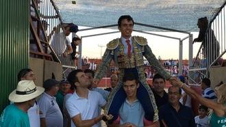 Juan de Castilla sale a hombros en Azuqueca