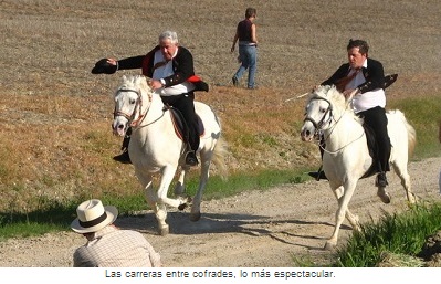 Las carreras entre cofrades, lo más espectacular.