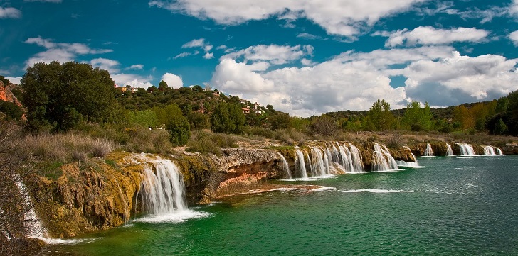 El agua se convierte en belleza a su paso por las Lagunas de Ruidera. El agua se convierte en belleza a su paso por las Lagunas de Ruidera.